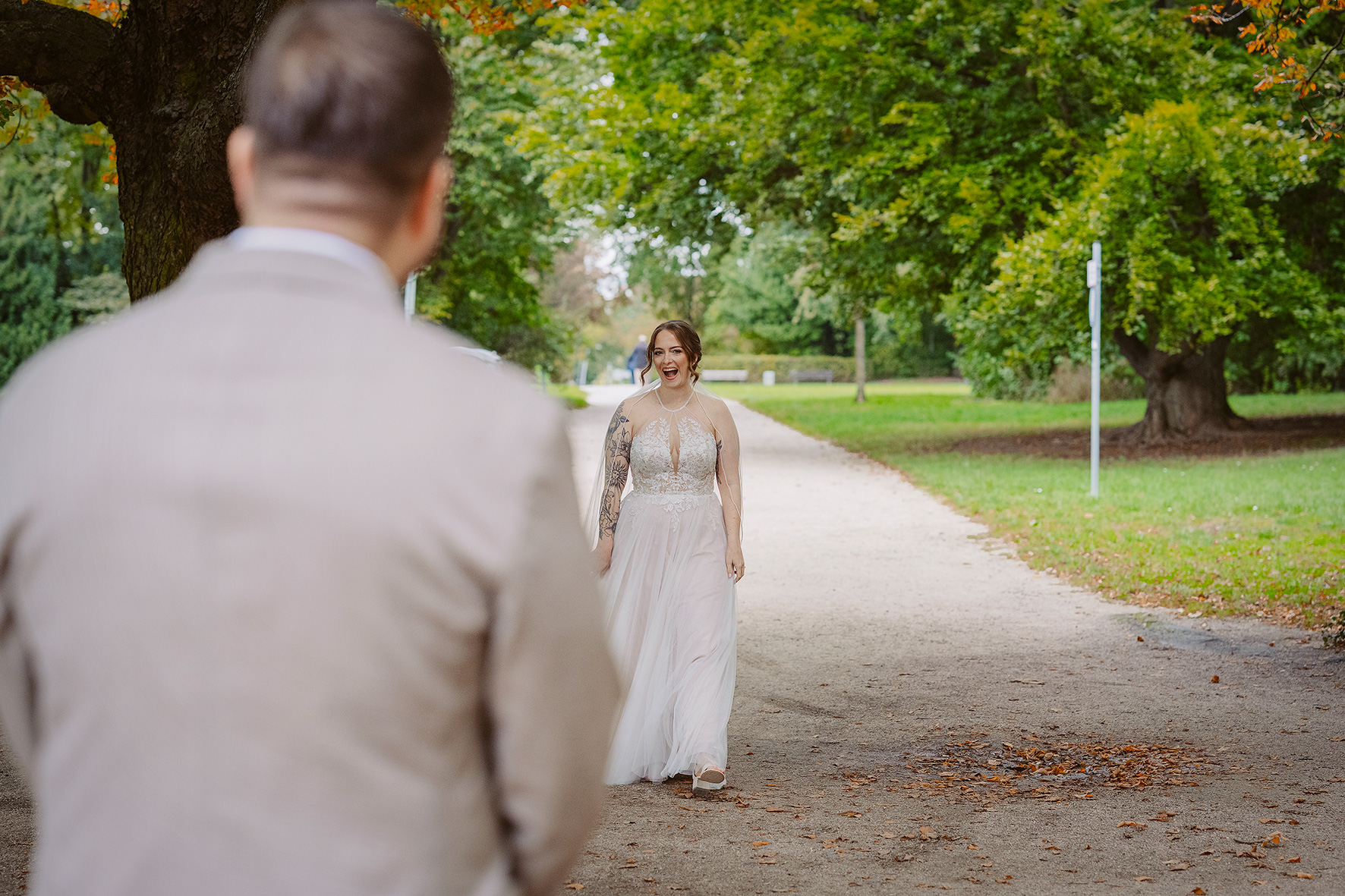 erster blick first look hochzeit heiraten frankfurt am main hessen brautpaarbilder herbsthochzeit 