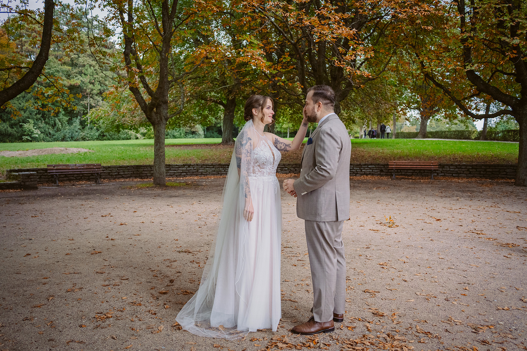 erster blick first look hochzeit heiraten frankfurt am main hessen brautpaarbilder herbsthochzeit 